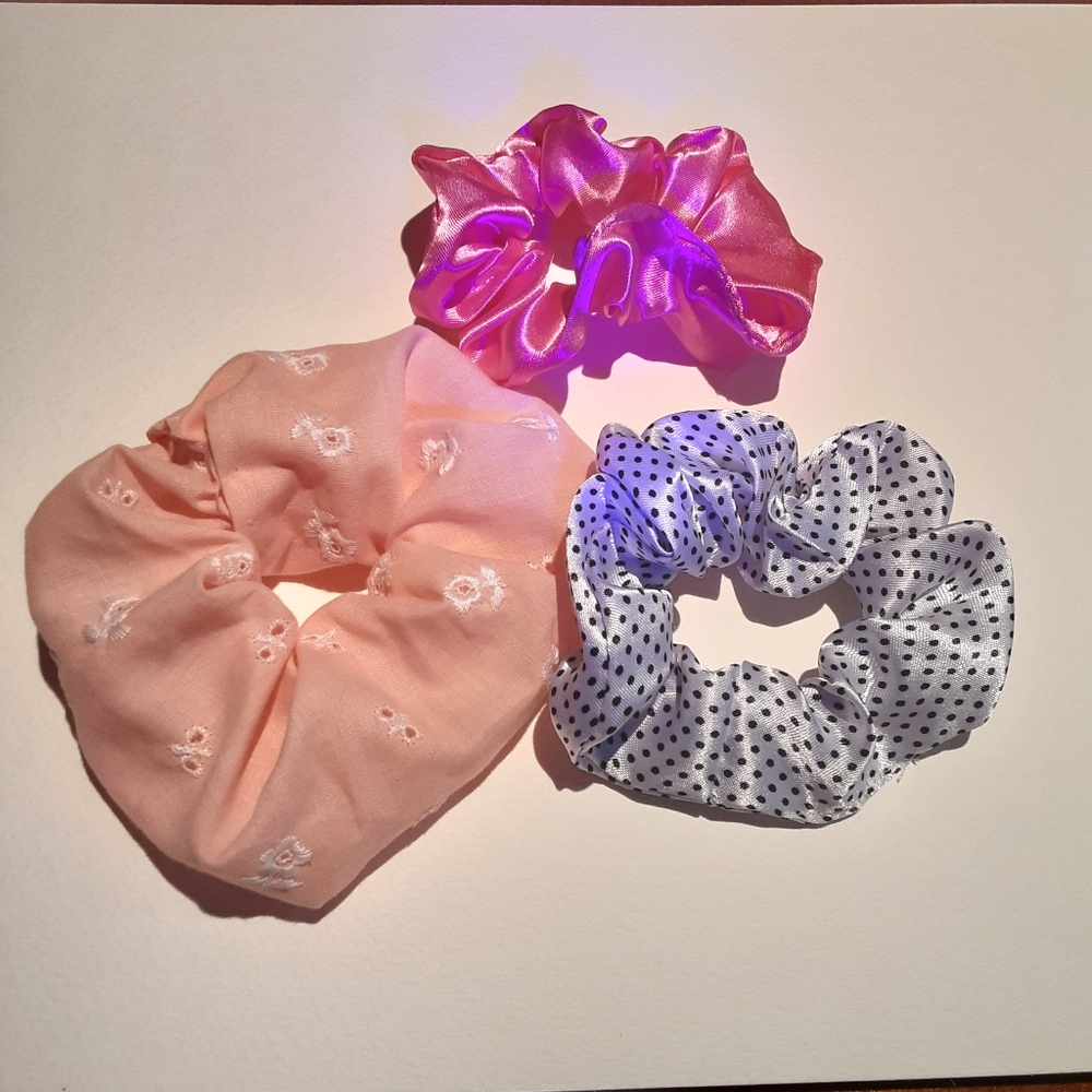 NWOT Scrunchie Set - Picture 6 of 7